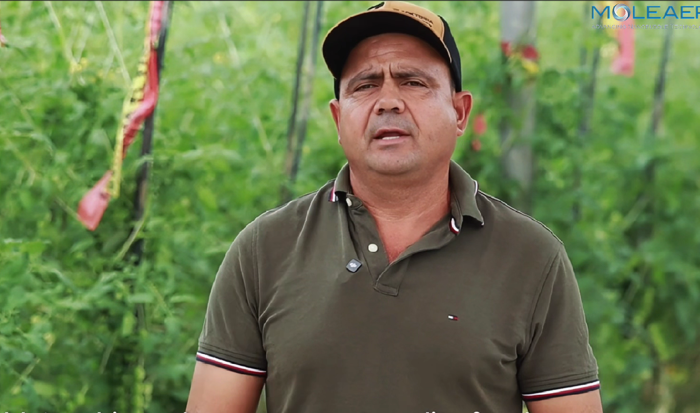 Frutos Jalisco Grower Close Up